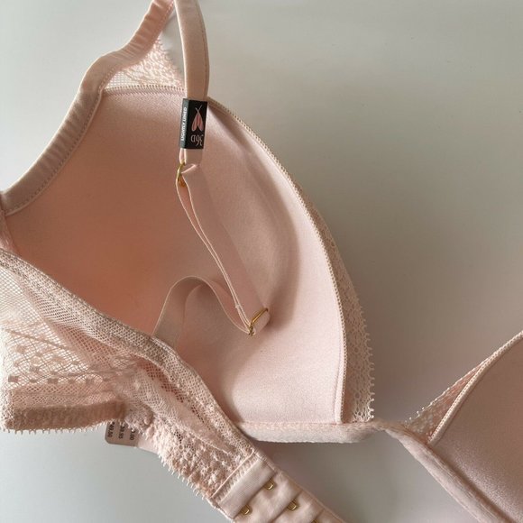 NWT!! Victoria's Secret Lightly Lined Lace Plunge Bra Champagne 36D NEW - Picture 3 of 6